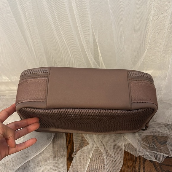 Dagne Dover Axel Large Neoprene Lunch Box in Dune - Picture 12 of 13